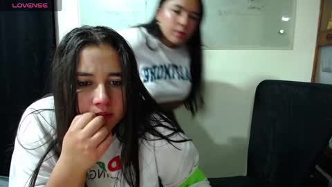 Snapshot of summer_girls01 chatting on 01.08.25 summer_girls01 online show from 01.08.25