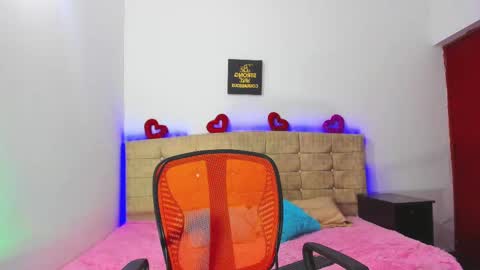 Snapshot of summer_girls01 chatting on 09.26.25 summer_girls01 online show from 09.26.25