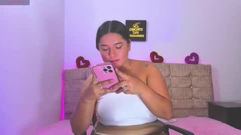 Snapshot of summer_girls01 chatting on 10.05.25 summer_girls01 online show from 10.05.25