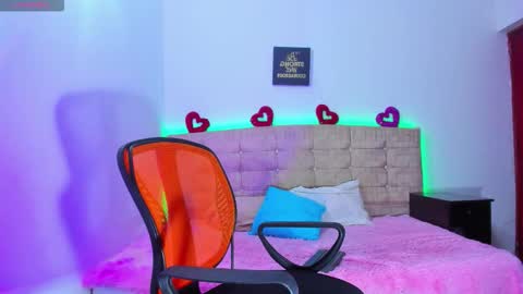 Snapshot of summer_girls01 chatting on 10.09.25 summer_girls01 online show from 10.09.25