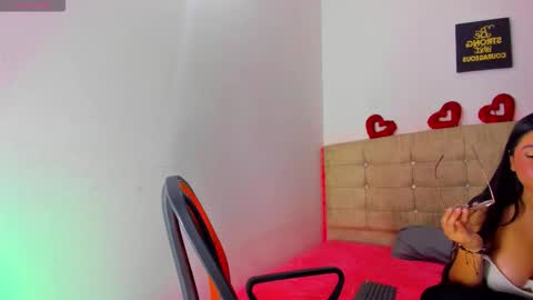 Snapshot of summer_girls01 chatting on 11.08.25 summer_girls01 online show from 11.08.25