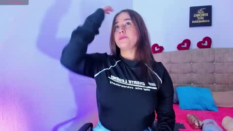 Snapshot of summer_girls01 chatting on 11.21.25 summer_girls01 online show from 11.21.25