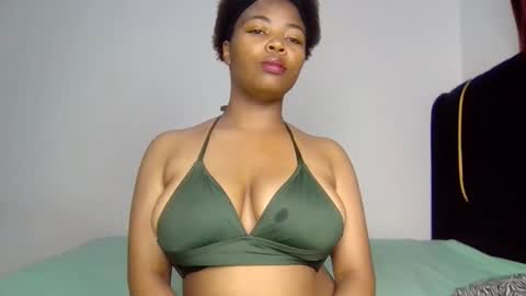 Snapshot of summer_tee chatting on 03.26.26 summer online show from 03.26.26