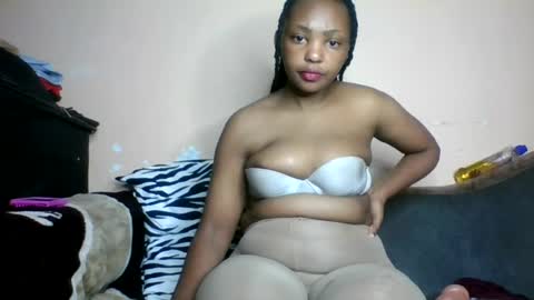 Snapshot of summerdivah chatting on 06.17.26 divah online show from 06.17.26