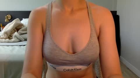 Snapshot of summerrrrrrrrr chatting on 12.26.24 The real sugar baby Sam Summer online show from 12.26.24