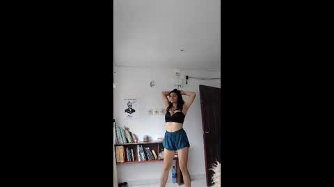 moon1 online show from 04.13.26