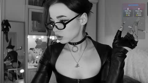 Miss Nelly online show from 01.03.25