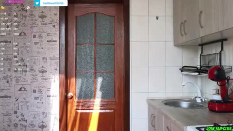 Snapshot of sunflower0907 chatting on 02.12.25 Tina. Im topless model online show from 02.12.25