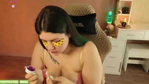 Snapshot of sunflower0907 chatting on 05.12.26 Tina. Im topless model online show from 05.12.26