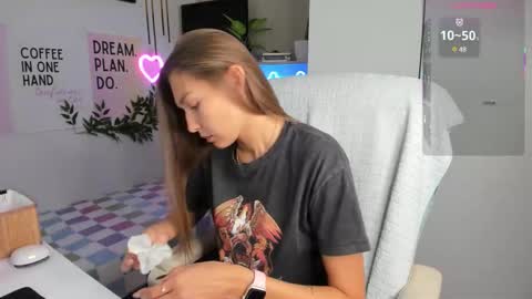 Snapshot of sunlightsofia chatting on 09.25.25 Sofia online show from 09.25.25