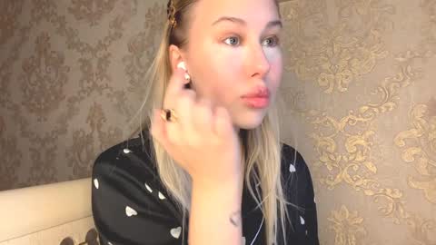 Hello My name is Mary nice to meet you  Telegram cuuutekitten online show from 12.21.25