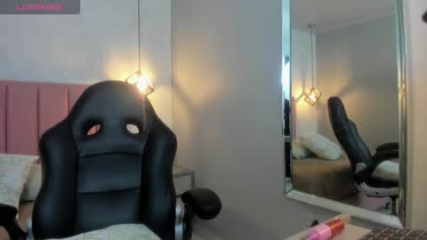 Snapshot of sunnycyrus chatting on 01.15.26 S U N N Y online show from 01.15.26