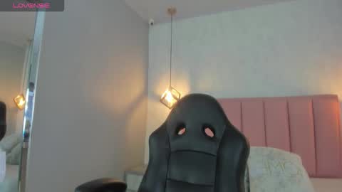 Snapshot of sunnycyrus chatting on 01.16.26 S U N N Y online show from 01.16.26