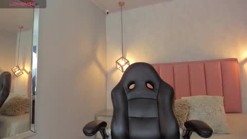 Snapshot of sunnycyrus chatting on 02.10.26 S U N N Y online show from 02.10.26