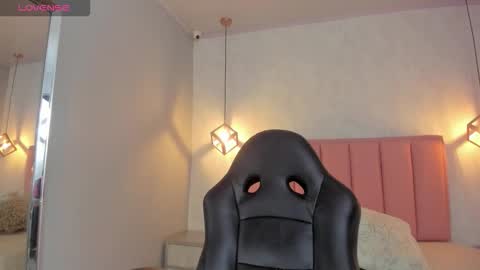 Snapshot of sunnycyrus chatting on 02.11.26 S U N N Y online show from 02.11.26