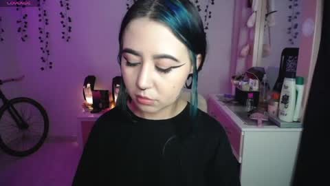 Snapshot of sunset_pienk chatting on 04.19.26 Sunset online show from 04.19.26