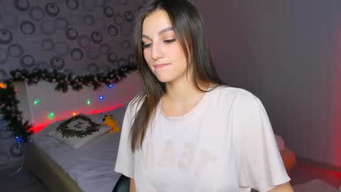 Snapshot of sunsetwithava chatting on 12.21.24 sunsetwithava online show from 12.21.24