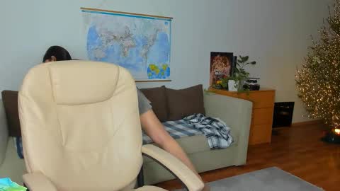 Snapshot of sunsetwithava chatting on 12.27.24 sunsetwithava online show from 12.27.24