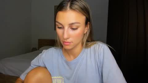 Snapshot of sunsetwithava chatting on 09.16.25 sunsetwithava online show from 09.16.25