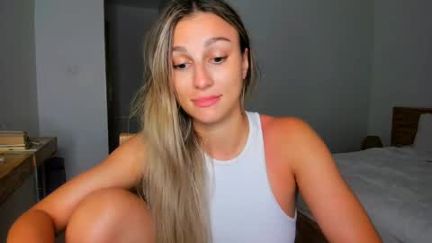 Snapshot of sunsetwithava chatting on 10.11.25 sunsetwithava online show from 10.11.25