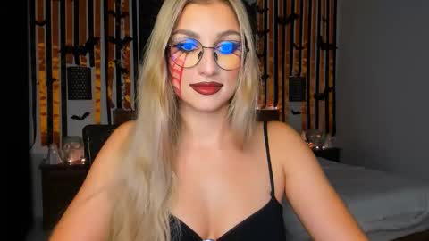 Snapshot of sunsetwithava chatting on 10.30.25 sunsetwithava online show from 10.30.25