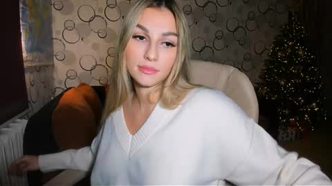 Snapshot of sunsetwithava chatting on 12.19.25 sunsetwithava online show from 12.19.25