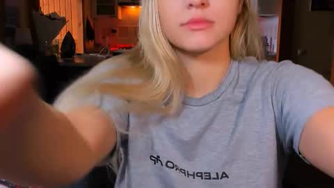 Snapshot of sunsetwithava chatting on 02.20.26 sunsetwithava online show from 02.20.26