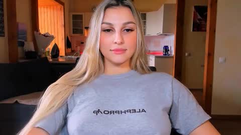 Snapshot of sunsetwithava chatting on 02.20.26 sunsetwithava online show from 02.20.26