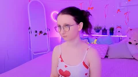 Snapshot of sunshine_blaze chatting on 02.06.26 Alice online show from 02.06.26