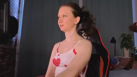 Snapshot of sunshine_blaze chatting on 02.13.26 Alice online show from 02.13.26