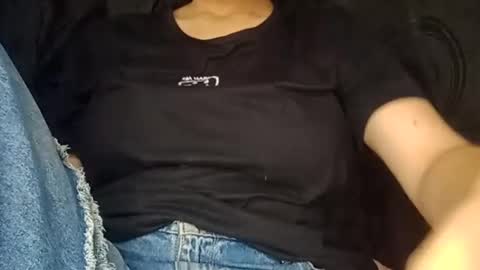 Snapshot of sunshine_days chatting on 12.30.24 Annie online show from 12.30.24