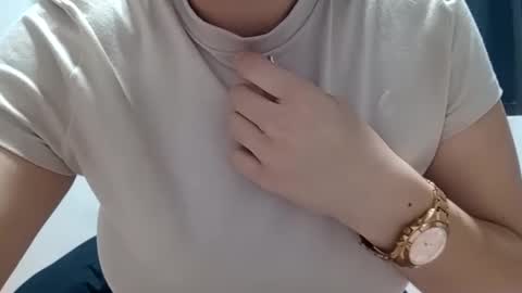 Snapshot of sunshine_days chatting on 01.01.25 Annie online show from 01.01.25