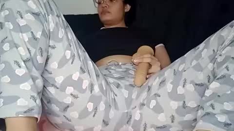 Snapshot of sunshine_days chatting on 01.03.25 Annie online show from 01.03.25