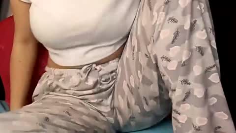 Snapshot of sunshine_days chatting on 02.10.25 Annie online show from 02.10.25