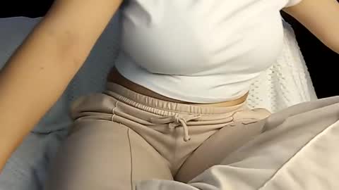 Snapshot of sunshine_days chatting on 03.09.25 Annie online show from 03.09.25