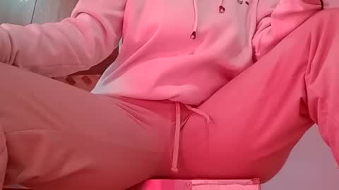 Snapshot of sunshine_days chatting on 12.04.25 Annie online show from 12.04.25