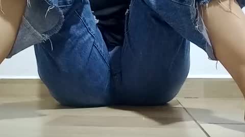 Snapshot of sunshine_days chatting on 12.13.25 Annie online show from 12.13.25