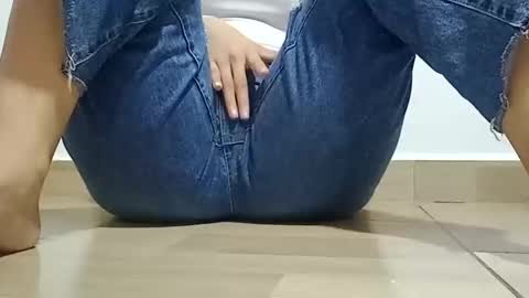 Snapshot of sunshine_days chatting on 12.19.25 Annie online show from 12.19.25