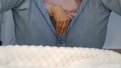 Snapshot of sunshine_days chatting on 02.26.26 Annie online show from 02.26.26