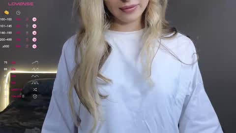 Snapshot of sunshine_diana_ chatting on 02.09.25 Di online show from 02.09.25