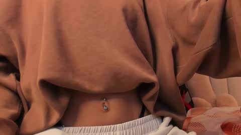 Snapshot of sunshinelizzy chatting on 11.19.25 Valentina online show from 11.19.25