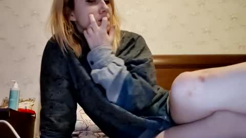 Snapshot of supereasyx chatting on 01.21.25 Annie online show from 01.21.25