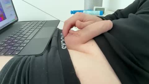 Snapshot of surfstar81 chatting on 09.10.25 surfstar81 online show from 09.10.25