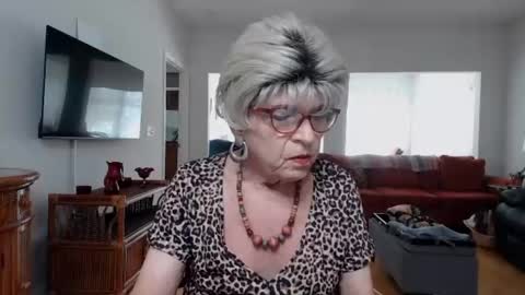 Snapshot of susanandlisa chatting on 06.20.26 sexualsusan online show from 06.20.26