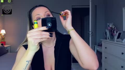 Snapshot of susanjewel chatting on 03.01.25 SusanJewel online show from 03.01.25