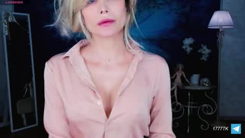 Snapshot of susannawallace chatting on 02.26.26 InaraSerra online show from 02.26.26