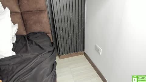 Snapshot of sussy_vixen chatting on 10.18.25 sussy_vixen online show from 10.18.25