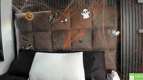 Snapshot of sussy_vixen chatting on 10.24.25 sussy_vixen online show from 10.24.25