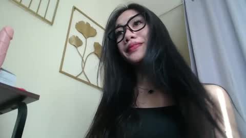 Snapshot of sususlutxx chatting on 10.27.25 susie online show from 10.27.25