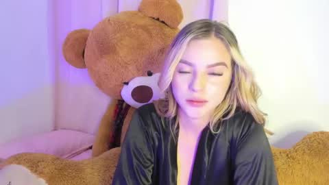 Snapshot of suzan__cooper2 chatting on 02.16.25 suzan__cooper2 online show from 02.16.25